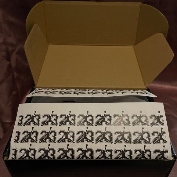 New AIR JORDAN 1 RETRO BRED TOE CANDLE - Picture 4 of 4